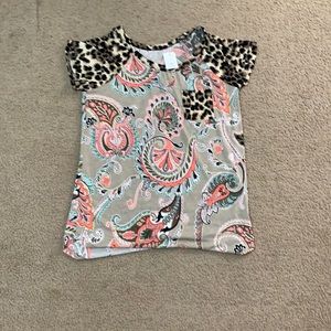 Cheeta print sleeves and front pockets and decorative pattern